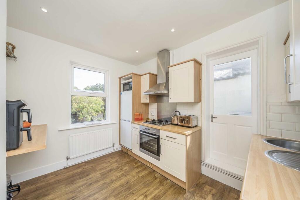 Apartment in London - View 3