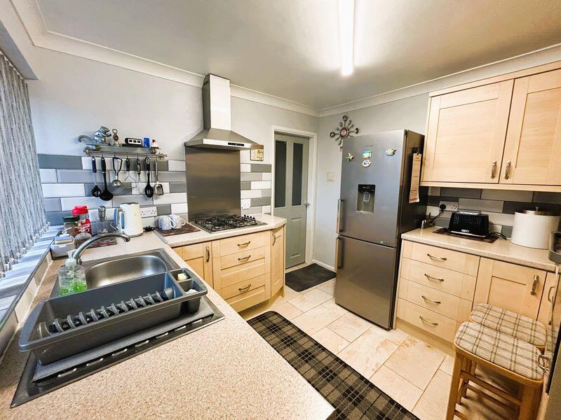 Oakenhayes Drive, Brownhills, Walsall WS8 7QB photo 4