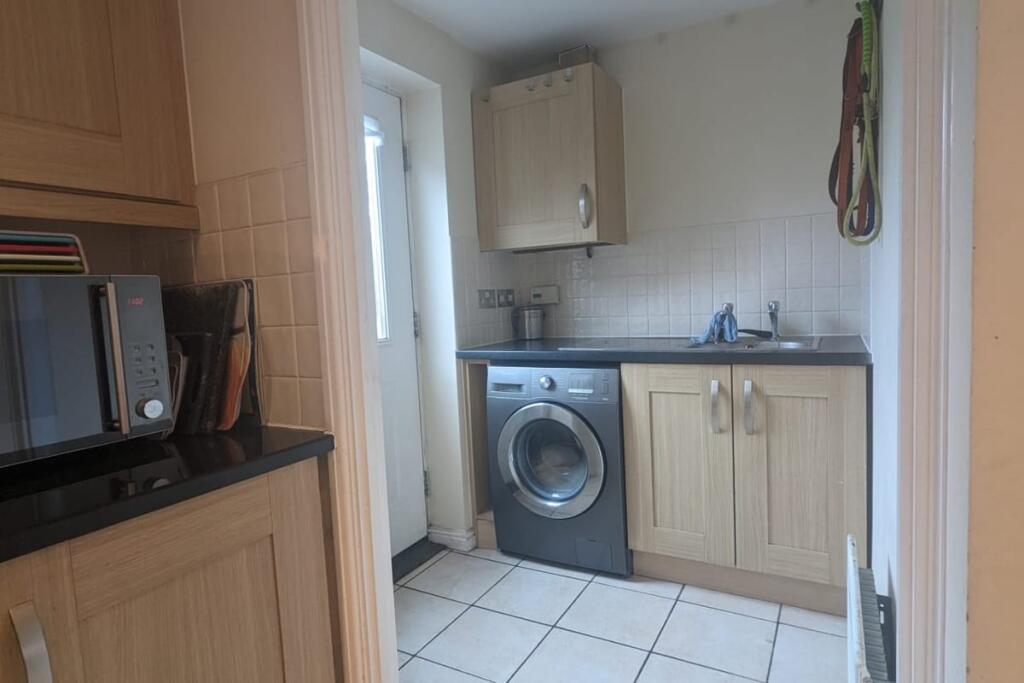 House in Bedford, Woodlands Park, Brickhill - More