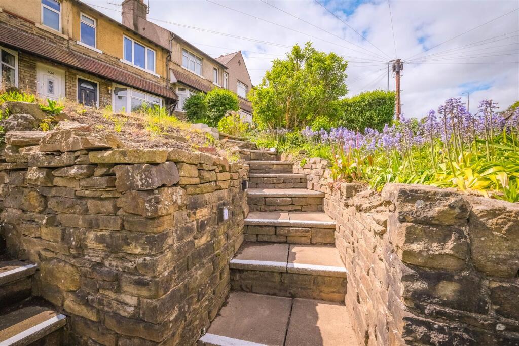 House in Calderdale, Lightcliffe - View 2