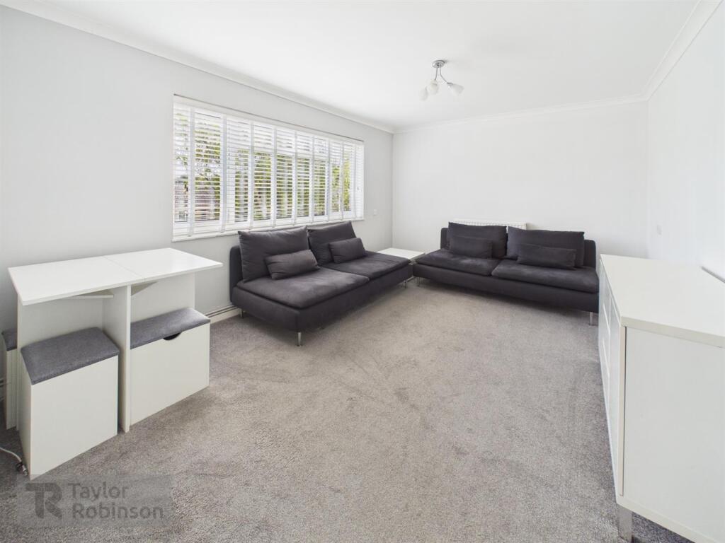 Apartment in Redhill - View 2