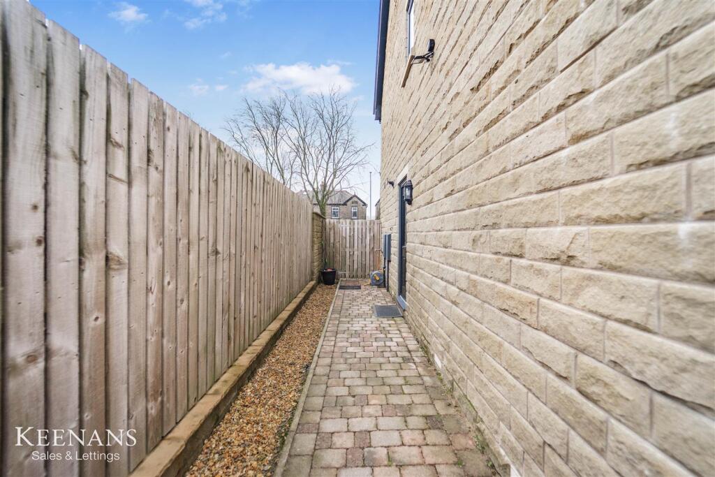 Additional image 43 of Oakenhead green