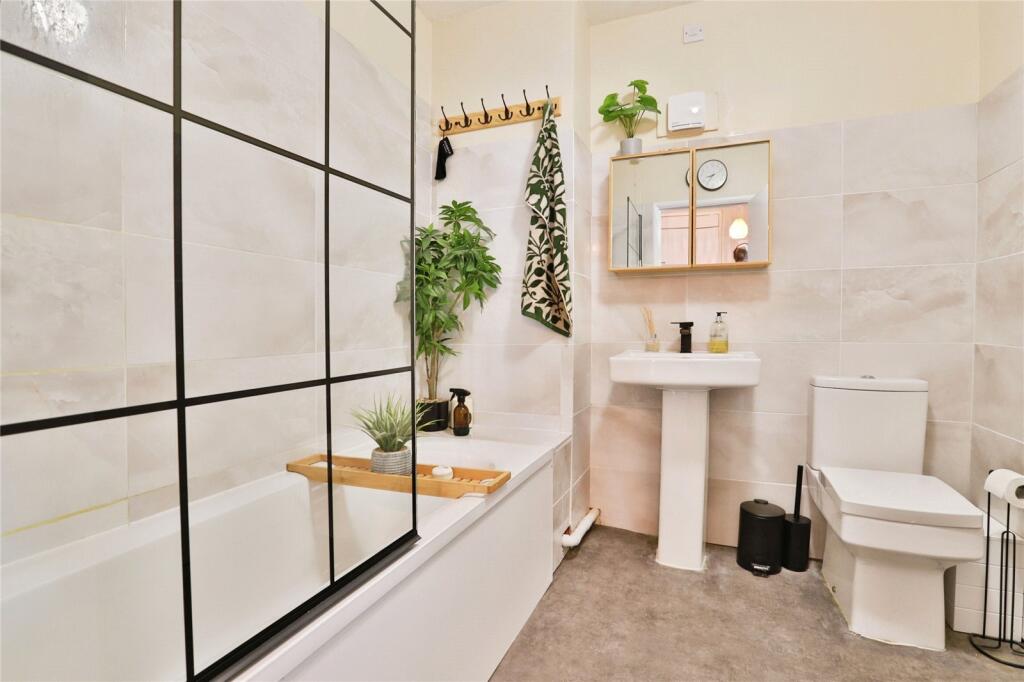 Apartment in Poole - View 5