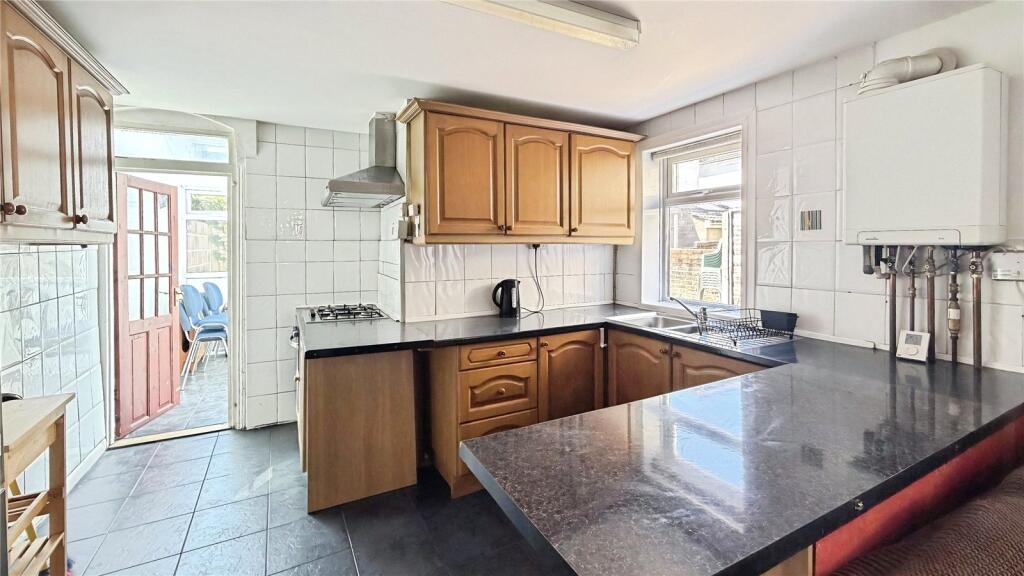 Apartment in Portsmouth, Cosham - View 5