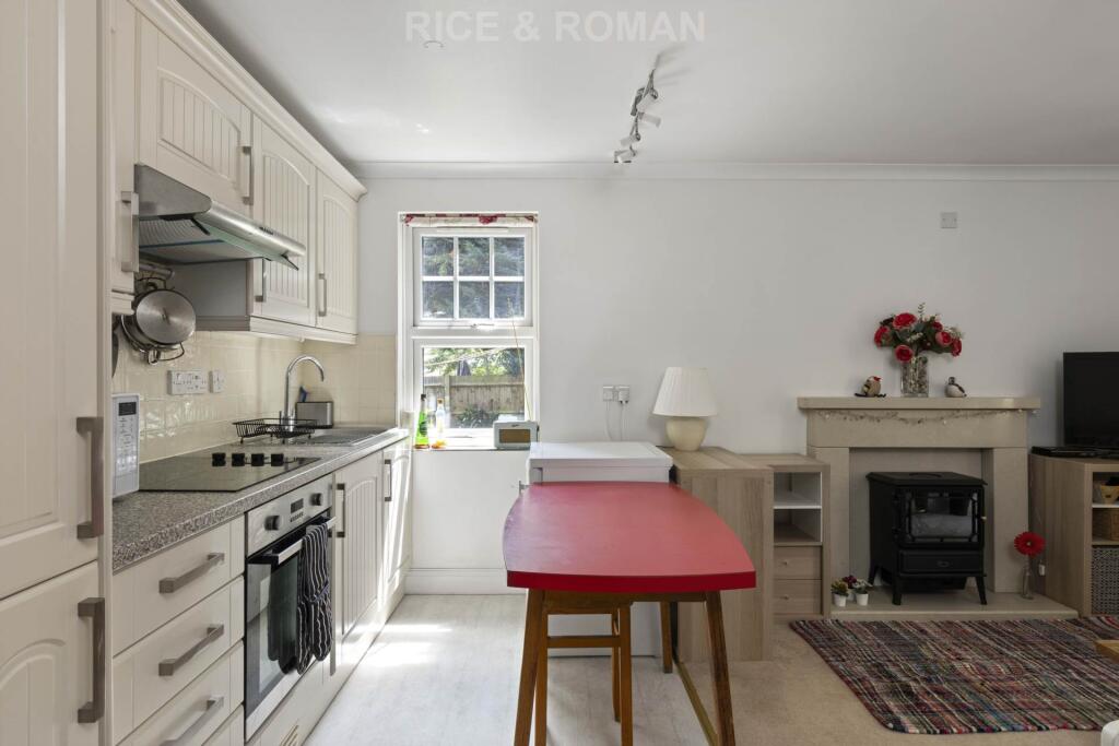 Beech Court, Wimbledon photo 4