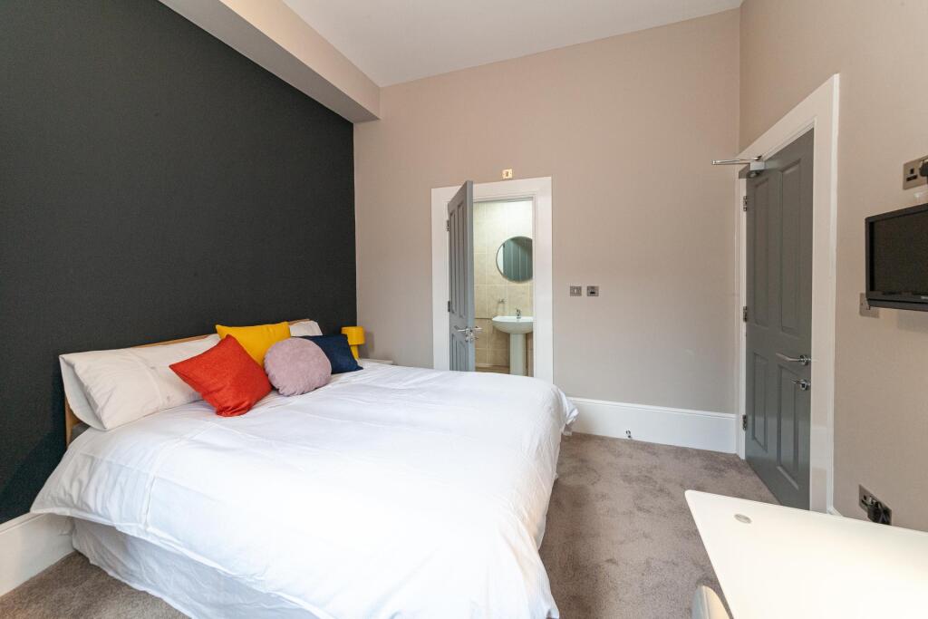 Apartment in Newcastle upon Tyne - View 5