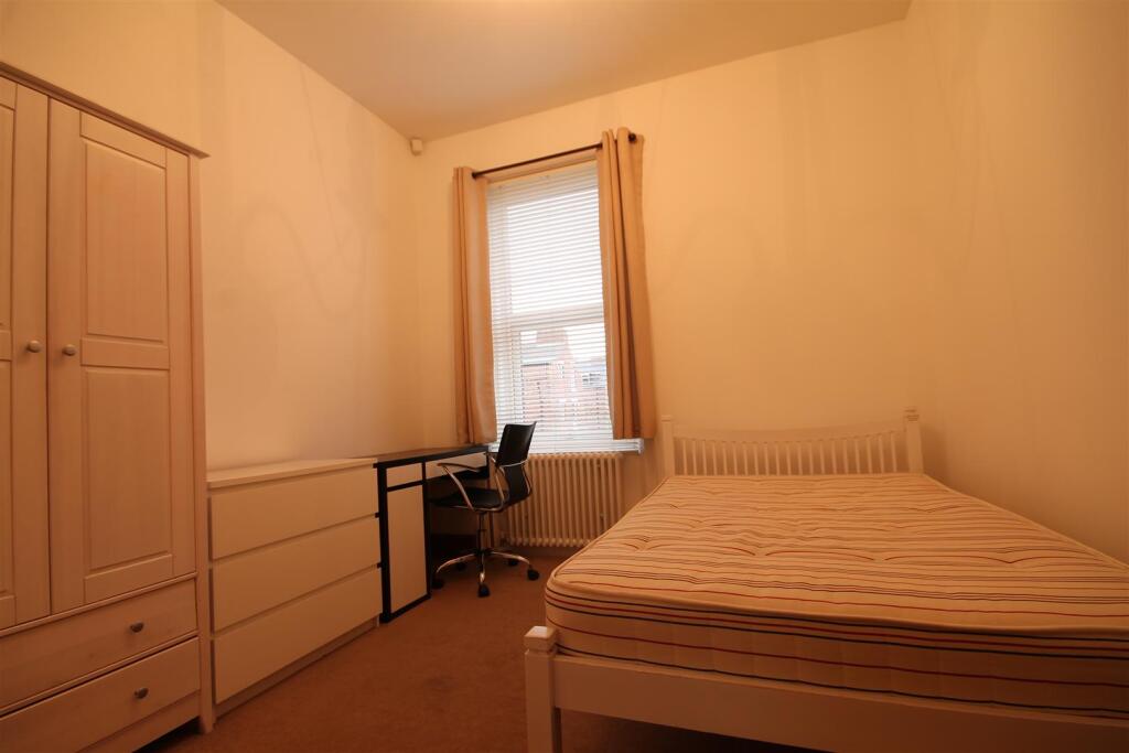 Apartment in Newcastle upon Tyne - View 4