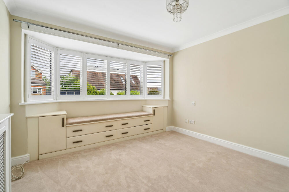 House in Slough, Chalfont St Peter - More