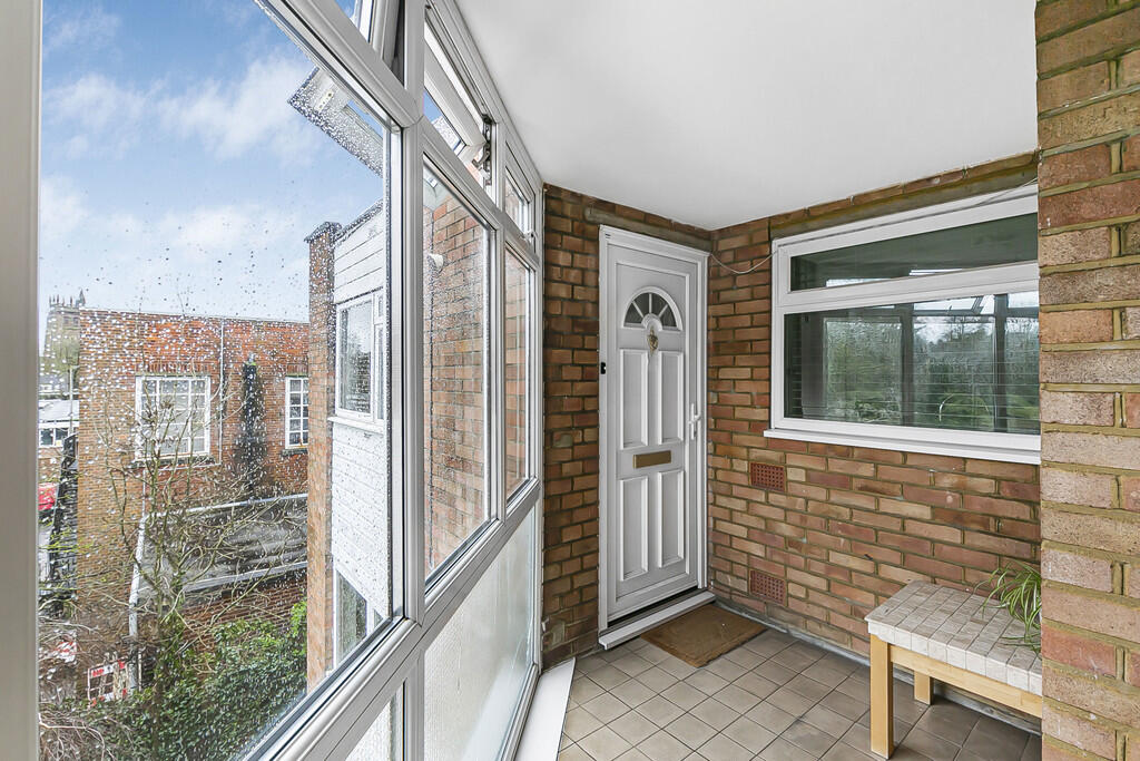 Apartment in East Hertfordshire, Folly Island, Hertford - View 2