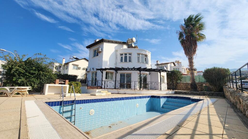 Main image of property: Esentepe