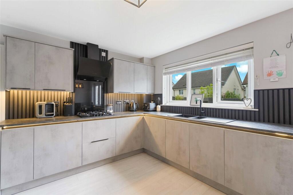 Alnwick Drive, Cumbernauld, Glasgow, North Lanarkshire, G68 photo 4