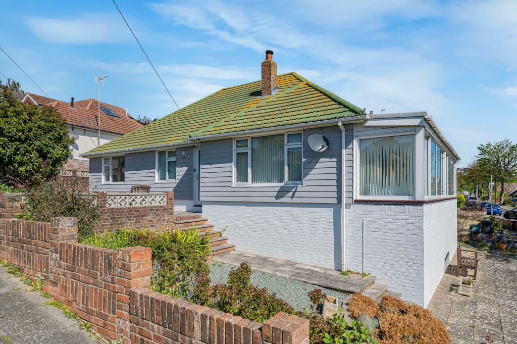 3-bed detached on Founthill Avenue, Saltdean, BN2 8AW, £550,000