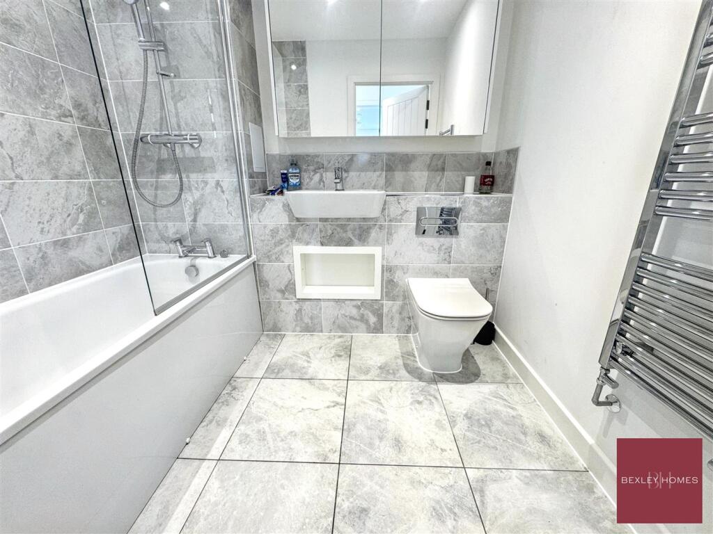 Apartment in Dartford, Stone - More
