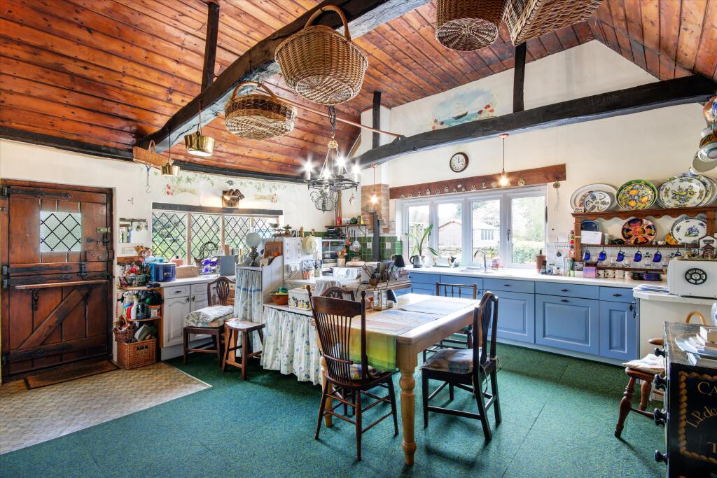 House in Sevenoaks, Edenbridge - More