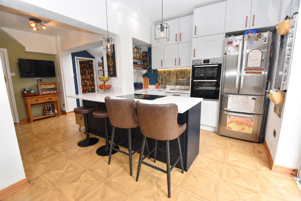 Carrsvale Avenue, Urmston, M41 photo 4