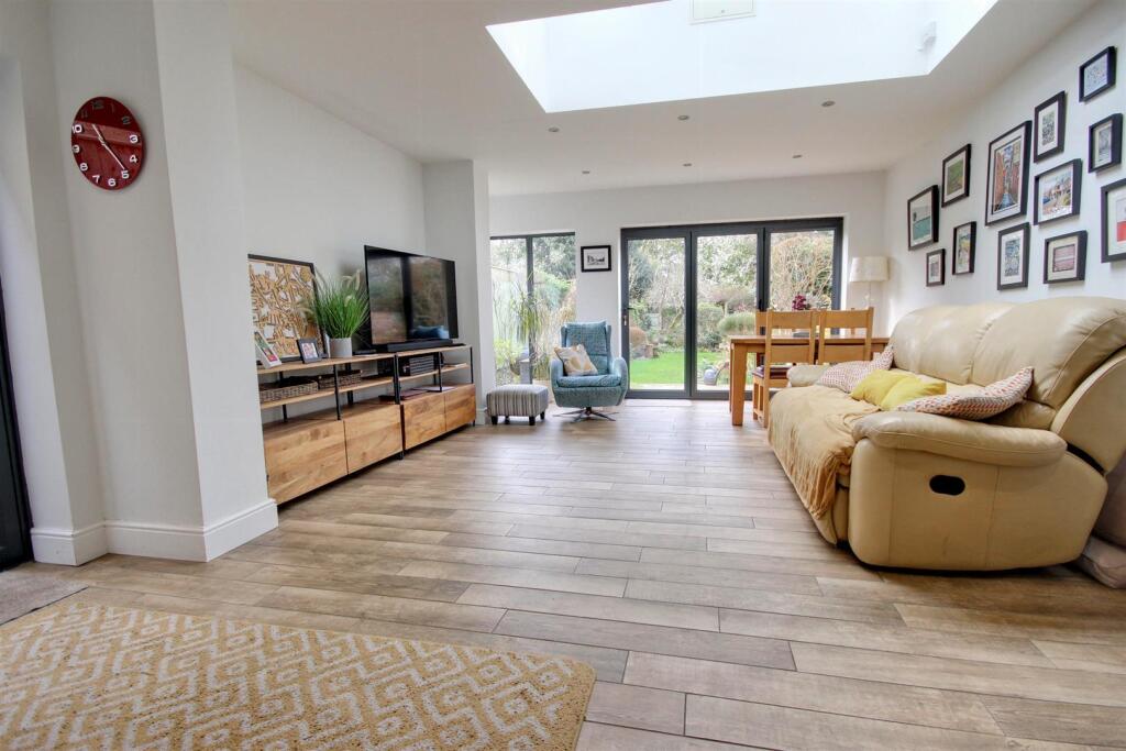 House in Hull - View 4