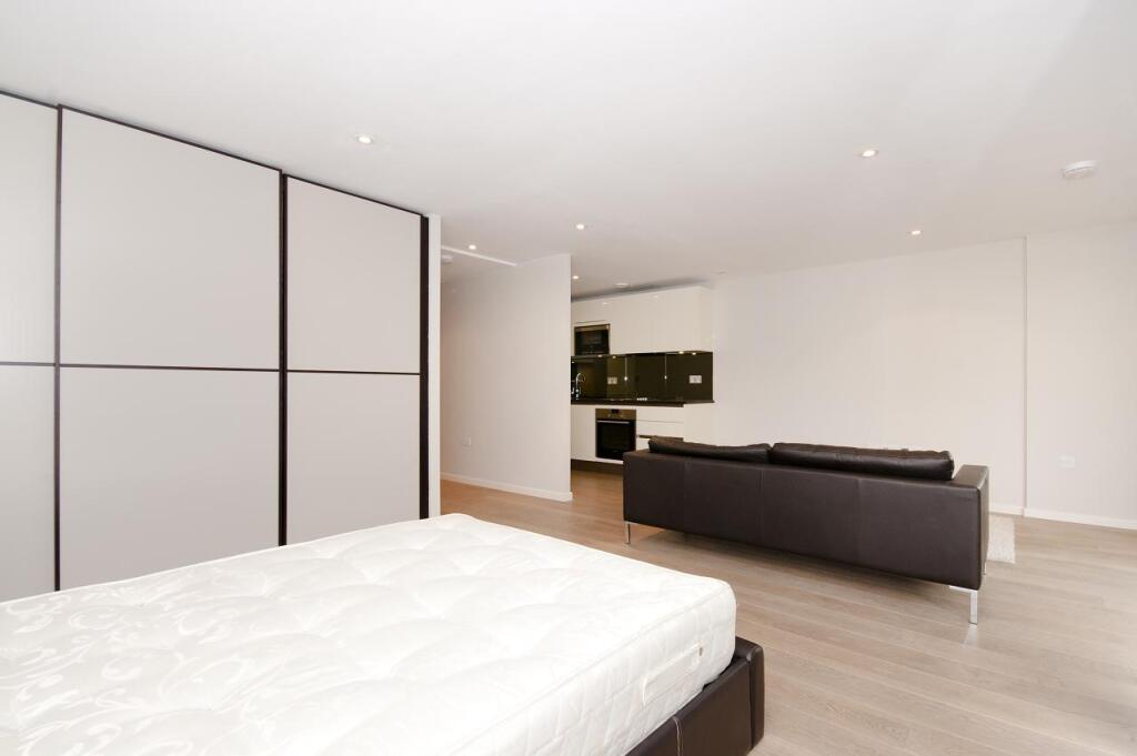 Blackthorn Avenue, Islington, N7 - More