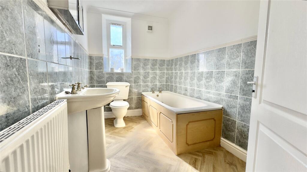 Apartment in Greasby, Overchurch Hill - View 4