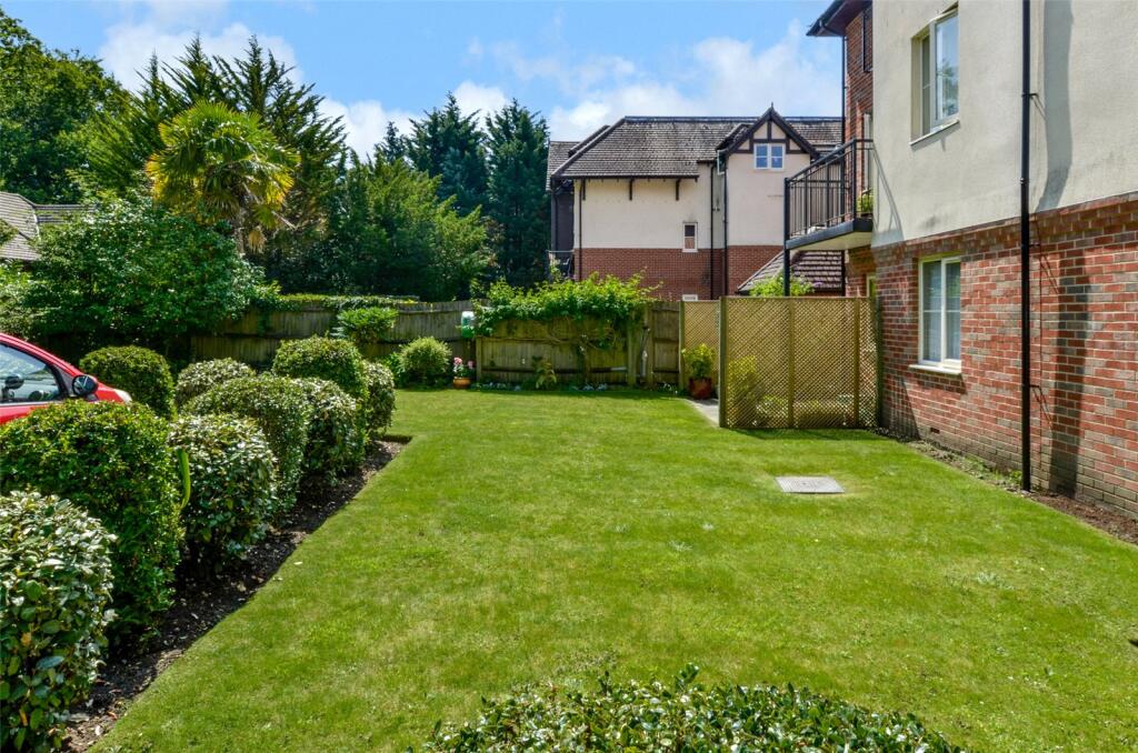 Apartment in Ferndown, West Moors - View 3