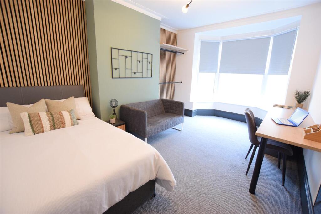 Main image of property: West Parade - Student House - 26/27