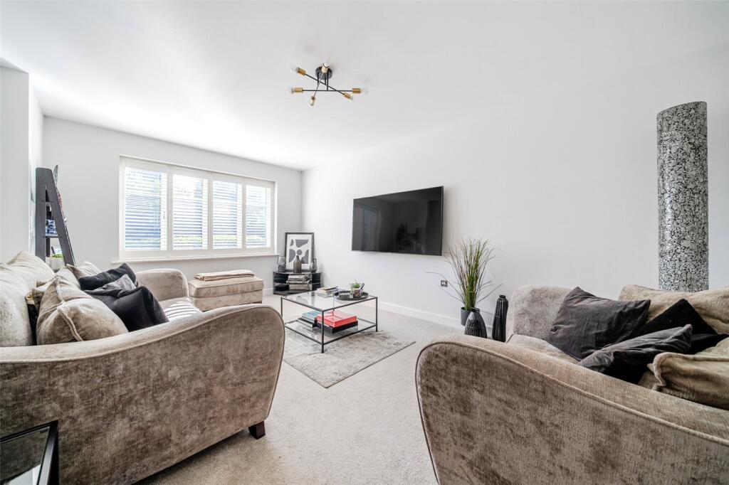 House in Hart, Darby Green, Yateley - View 3