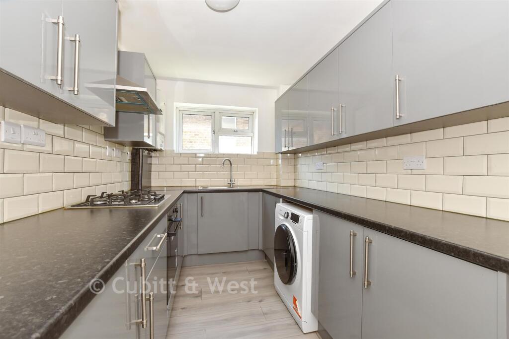Apartment in Sutton - View 4