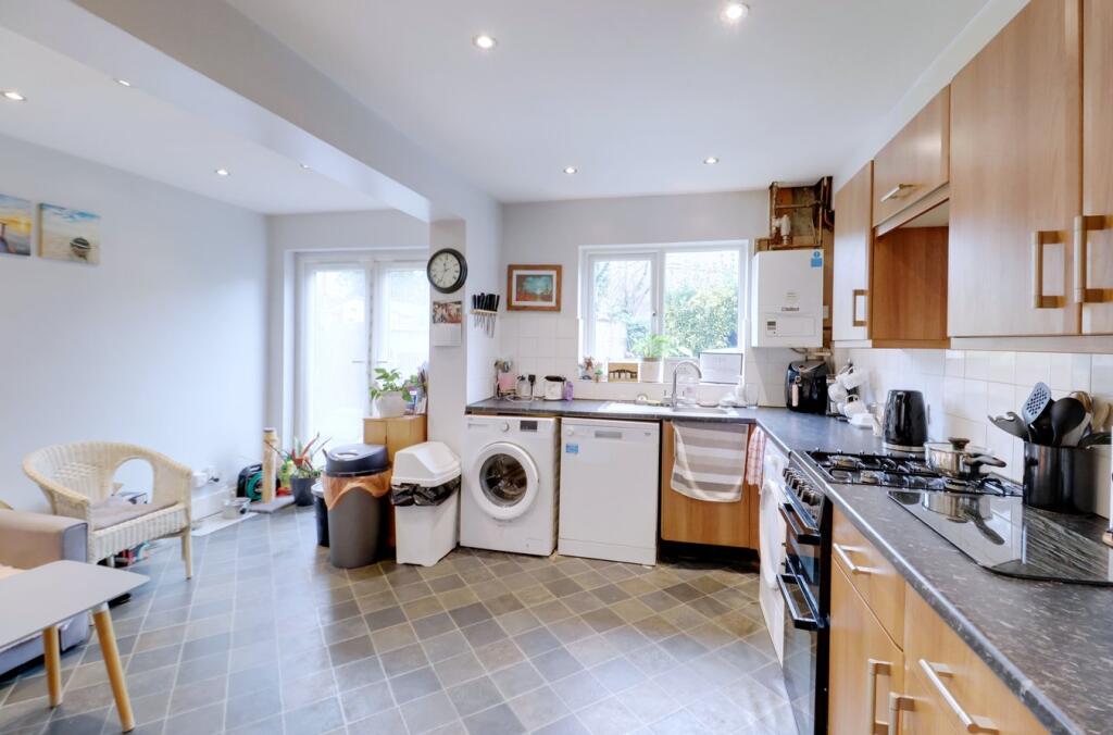 Wennington Road, Rainham, RM13 photo 3