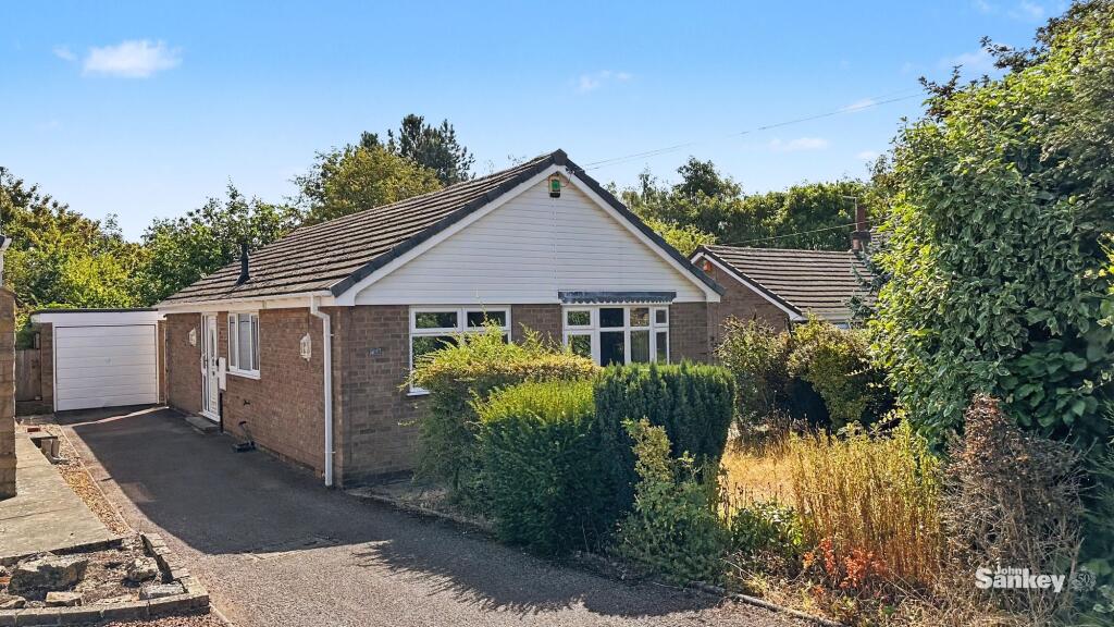 2-bed bungalow on Windsor Gardens, Mansfield, NG18, £220,000