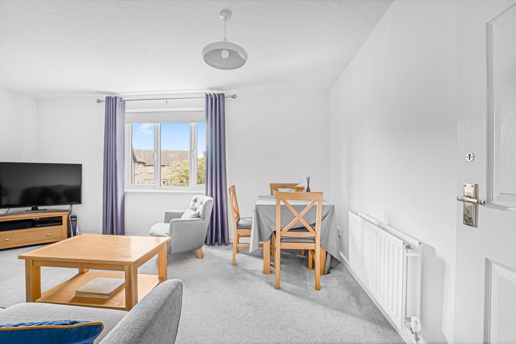 Apartment in Runnymede, Pooley Green - View 4