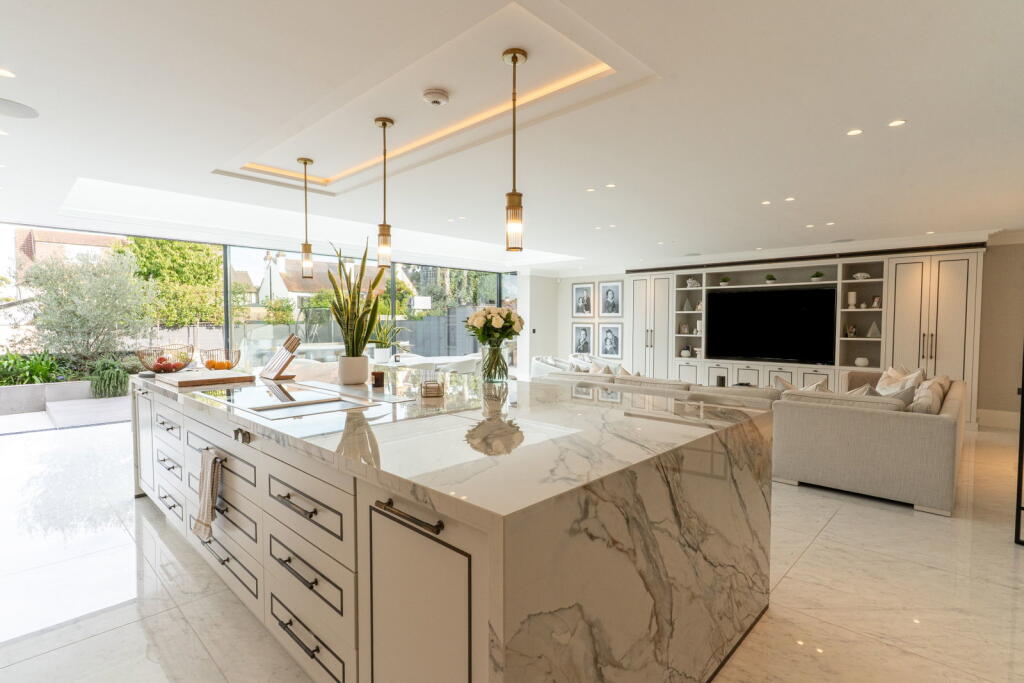 House in Southend-on-Sea, Leigh-on-Sea - View 2
