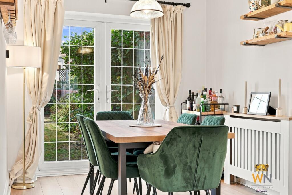 House in Brentwood, Hutton Mount - View 5