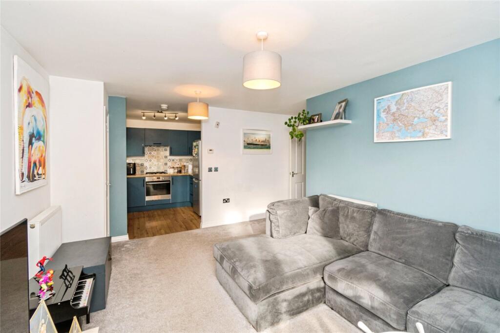 Apartment in Southampton, Maybush - View 6