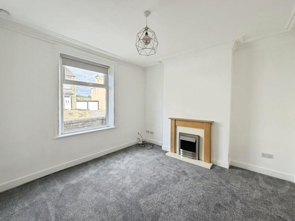 House in Huddersfield - View 3