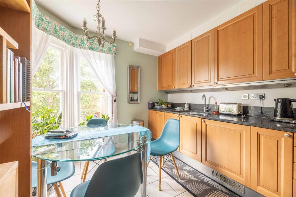 Apartment in Windsor, Spital, Clewer New Town - View 5