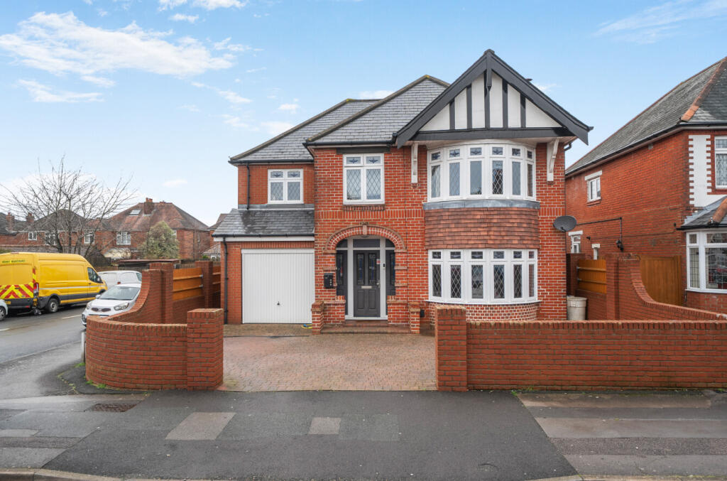 4-bed detached on Whites Road, Bitterne, Southampton, Hampshire, SO19, £575,000