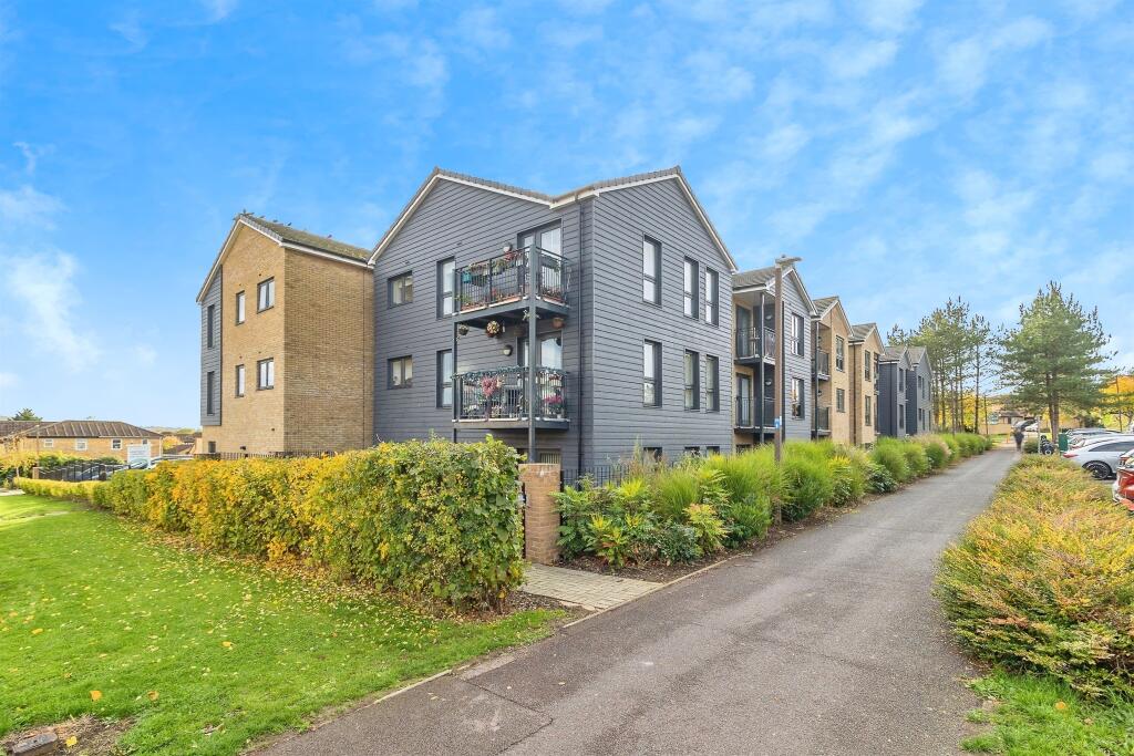 Main image of property: Hindhead Knoll, Walnut Tree, Milton Keynes