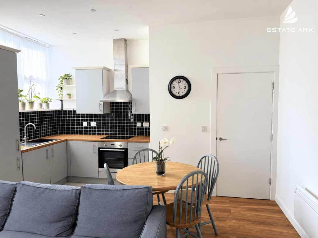 Apartment in Ilford - View 4