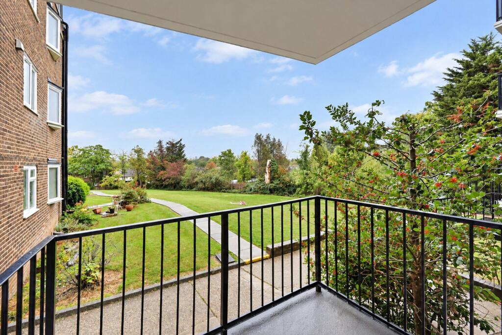 Apartment in London - View 5