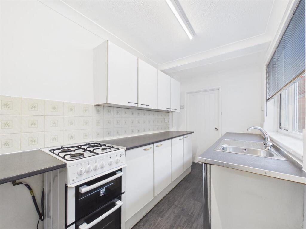 House in Nuneaton and Bedworth, Warwickshire - View 4