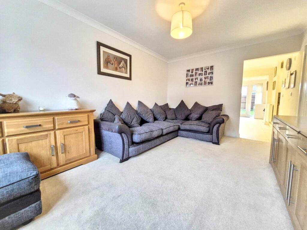 1, Sayers Court, Stoke Orchard, Cheltenham, Gloucestershire photo 2