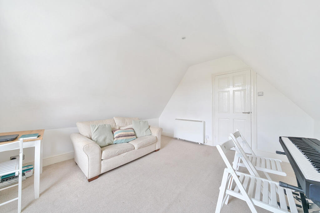 Apartment in Guildford, Surrey - View 5