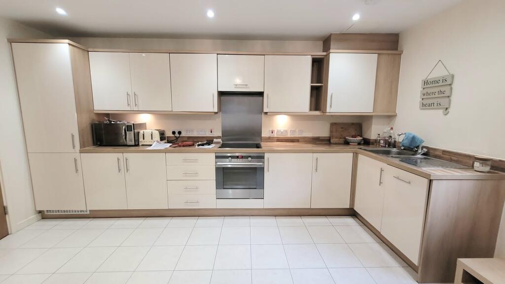 Apartment in Watford - View 4