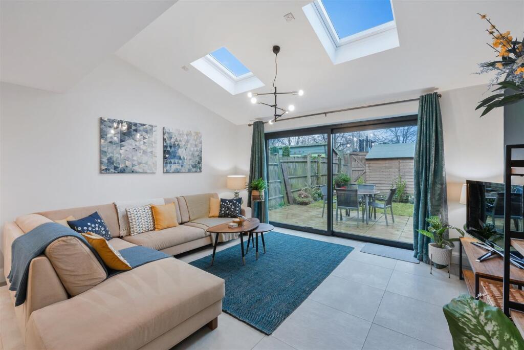 House in Kingston upon Thames - View 4