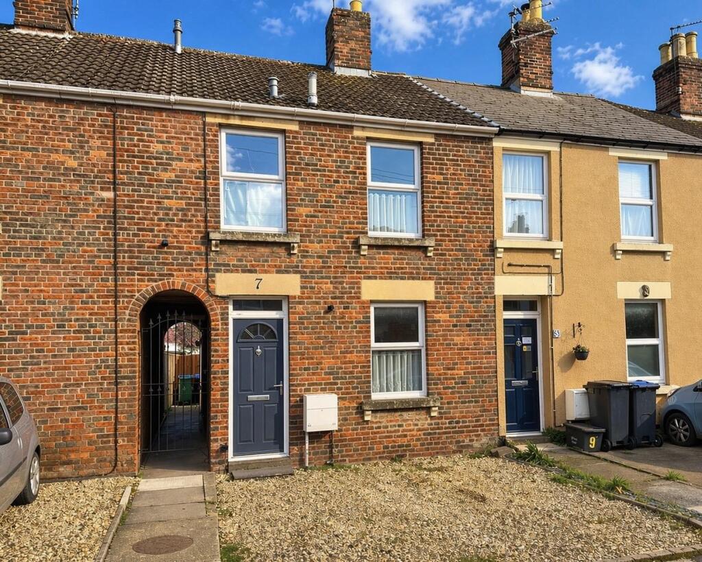 2-bed terraced on Parliament Street, Chippenham, £259,995