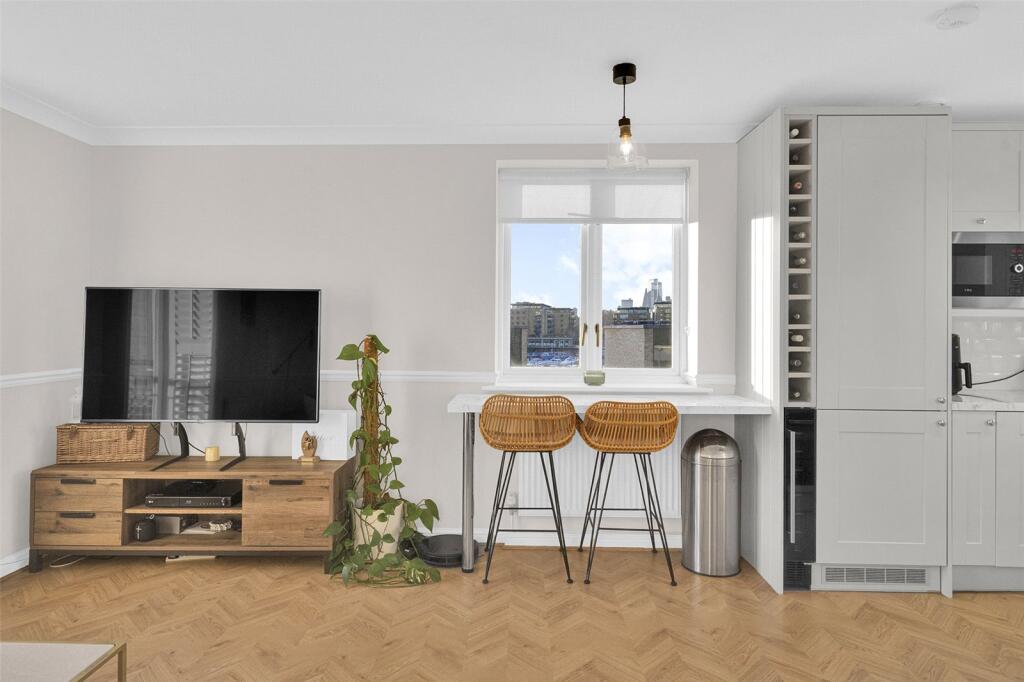 Island Row, E14 - More