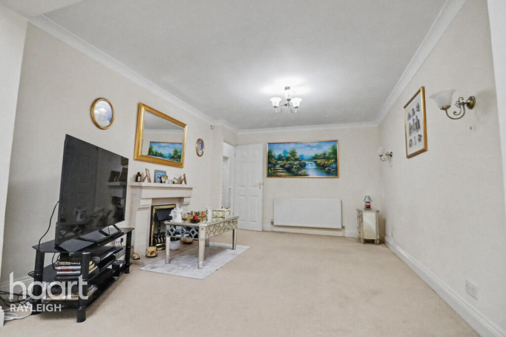 House in Southend-on-Sea - View 4