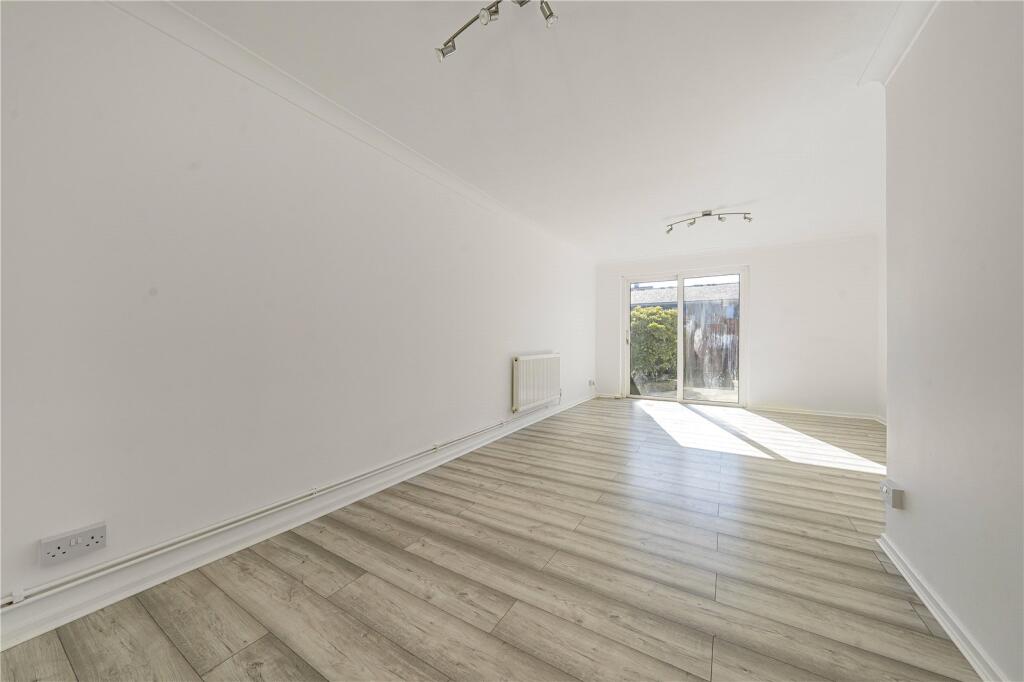 Woburn Close, London, SW19 photo 2