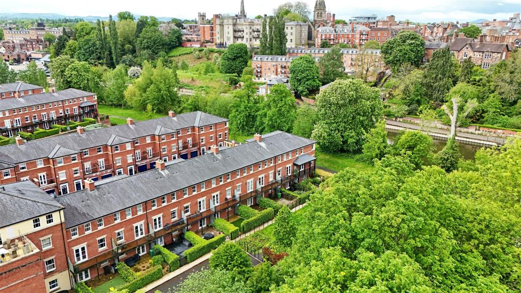 4-bed house on Cadman Place, The Old Meadow, Shrewsbury, £450,000