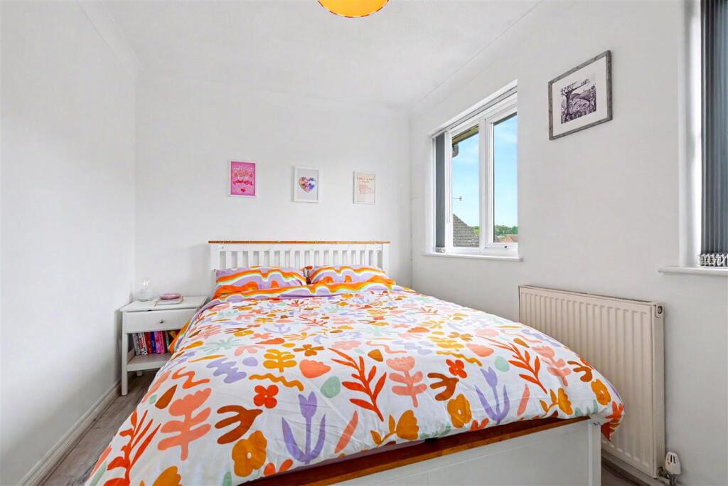 House in Gedling, Warren Hill, St. Albans - More