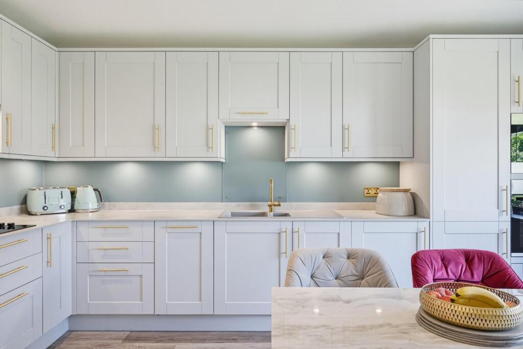 Apartment in Tadworth - View 4